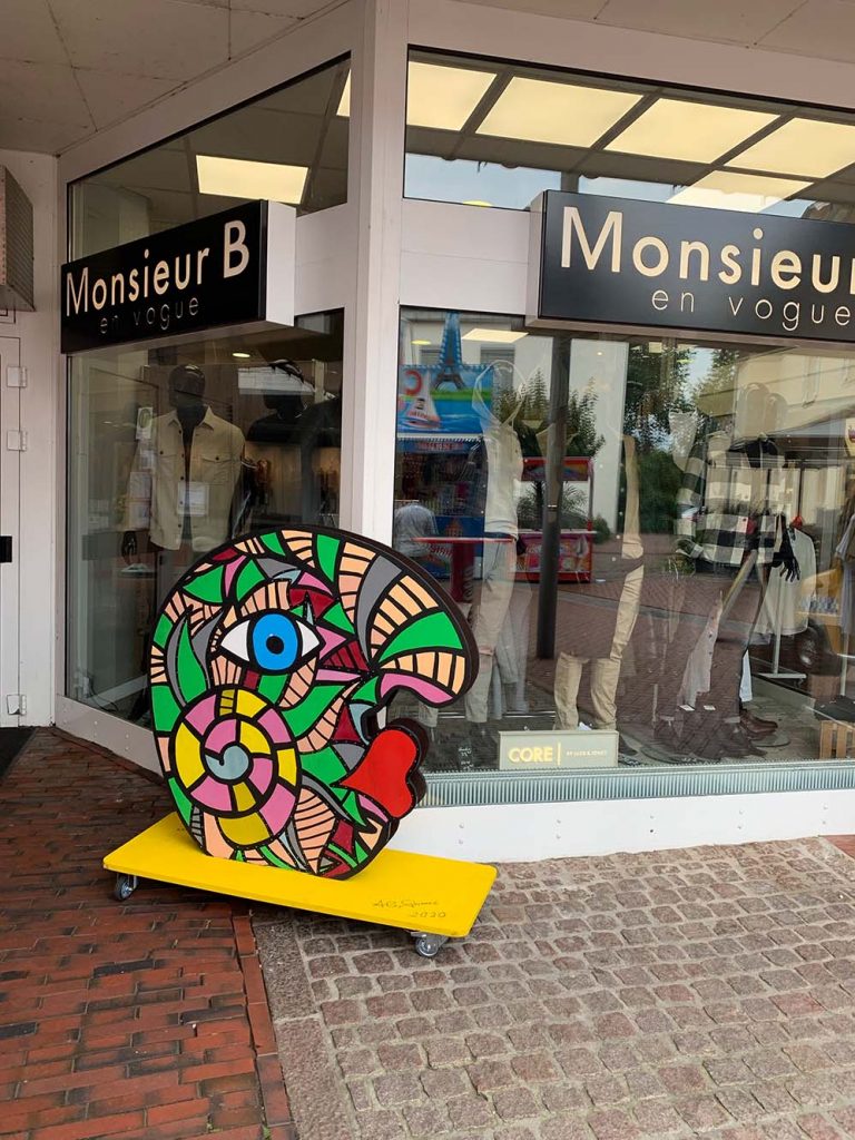 Eddy art-character in public spaces